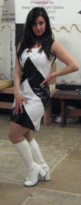 Melinda puts 'tude in her go-go boots!